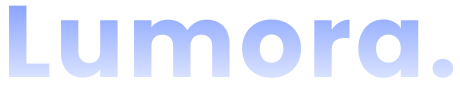 Het officiële Lumora merklogo in een blauw kleurverloop tegen een transparante achtergrond.